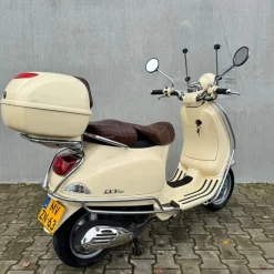 SOLD Vespa LXV 125 MV-ZN-63