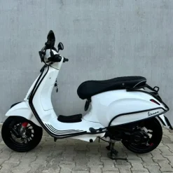 SOLD VESPA Sprint Glans wit FHG-87-R