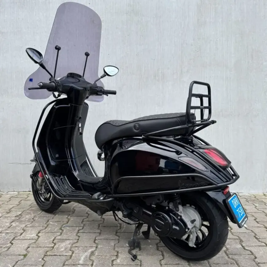 SOLD Vespa Sprint Glans Zwart DRR-75-B
