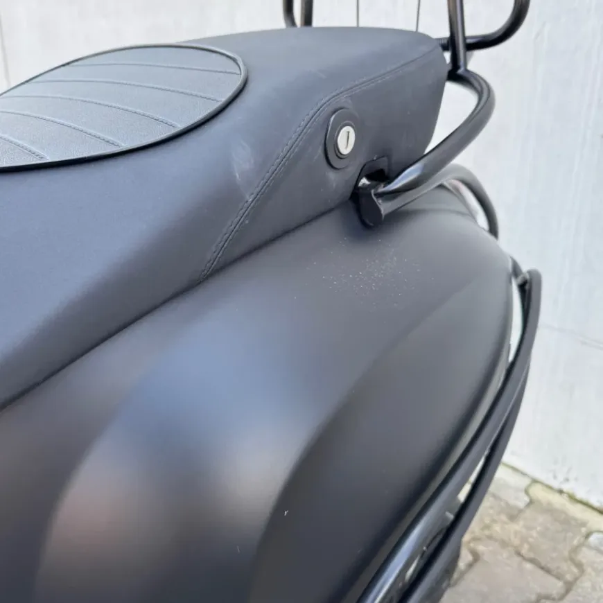 SOLD Vespa Sprint Mat Zwart FBL-02-J