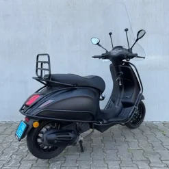 SOLD Vespa Sprint Mat Zwart FBL-02-J