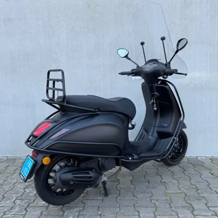 SOLD Vespa Sprint Mat Zwart FBL-02-J