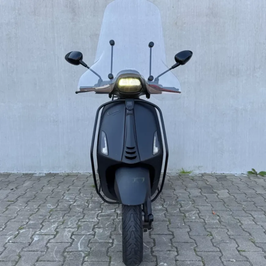 SOLD Vespa Sprint Mat Zwart FBL-02-J