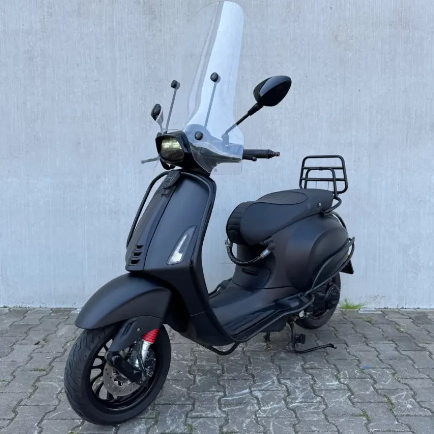 SOLD Vespa Sprint Mat Zwart FBL-02-J