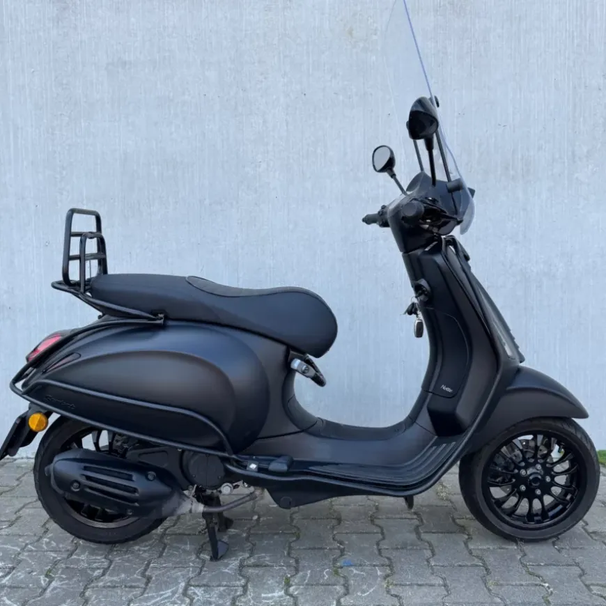 SOLD Vespa Sprint Mat Zwart FBL-02-J
