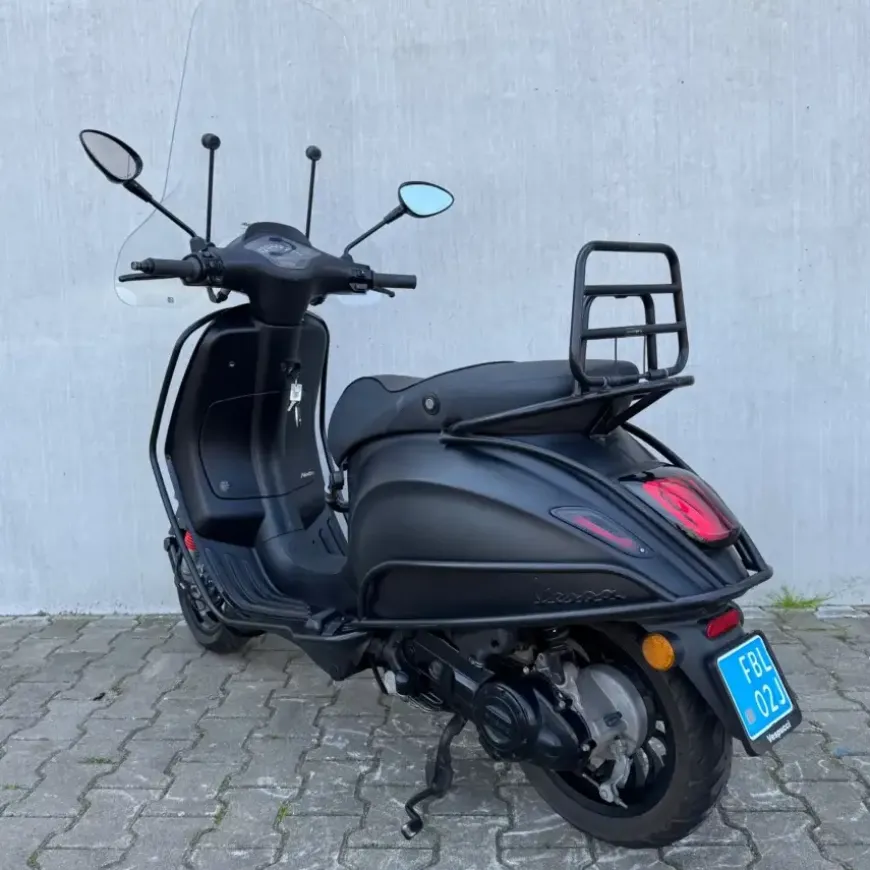 SOLD Vespa Sprint Mat Zwart FBL-02-J