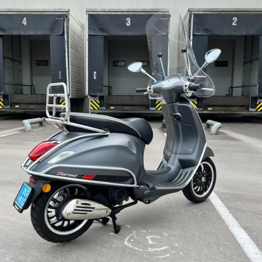 SOLD Vespa Sprint Sport Mat Grijs DLF-81-G