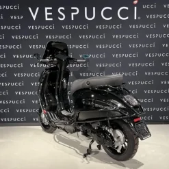 Vespa Sprint – Black on Black