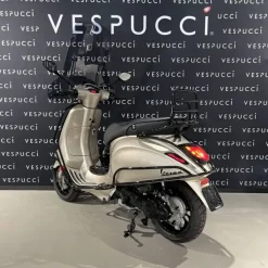 Vespa Sprint – champagne gold