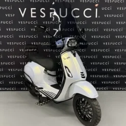 Vespa Sprint – Glossy white pearle